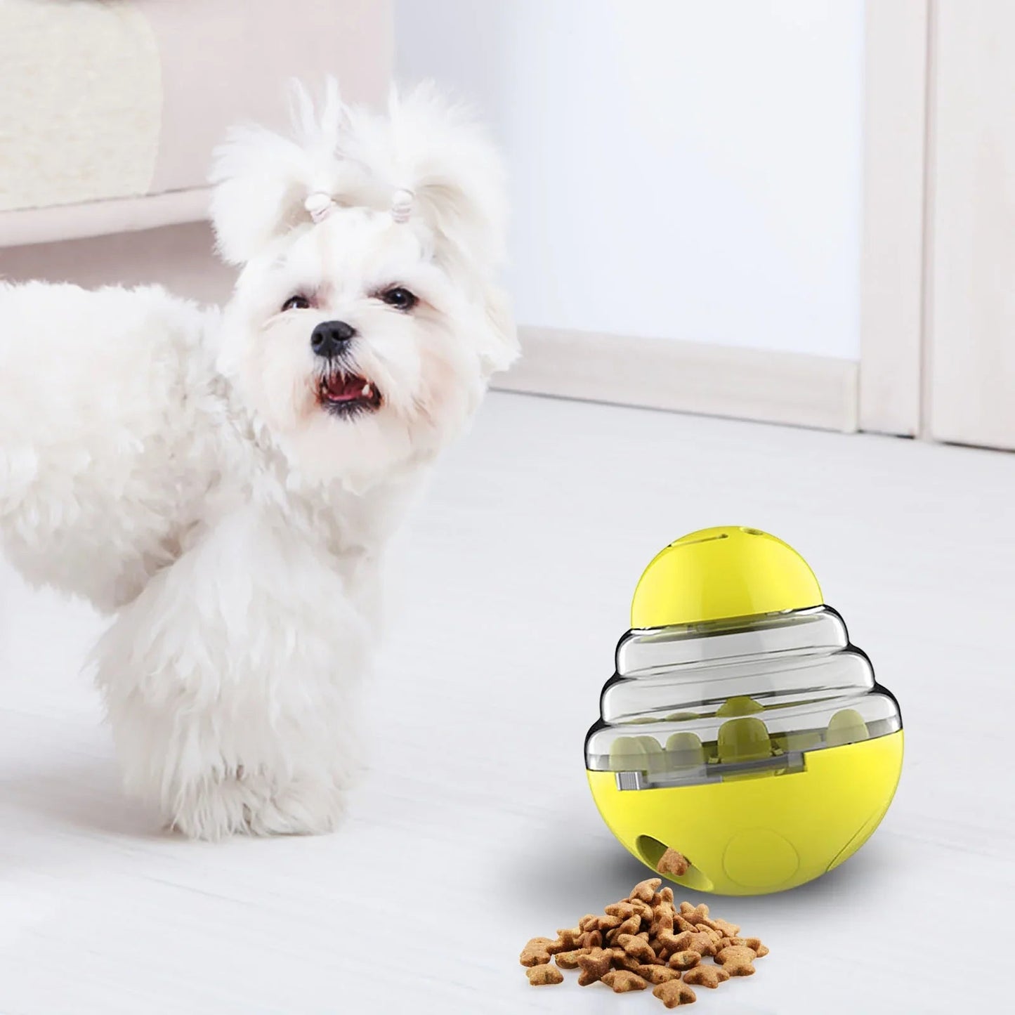 Caniche blanc avec jouet interactif jaune (SlowFeederDogâą) Palais Canin