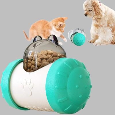 Chien et chat jouant avec jouet interactif turquoise (DogChase™) Palais Canin
