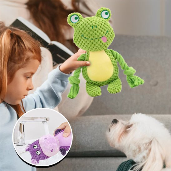 Jeune fille avec chien et peluche - FunnyPets